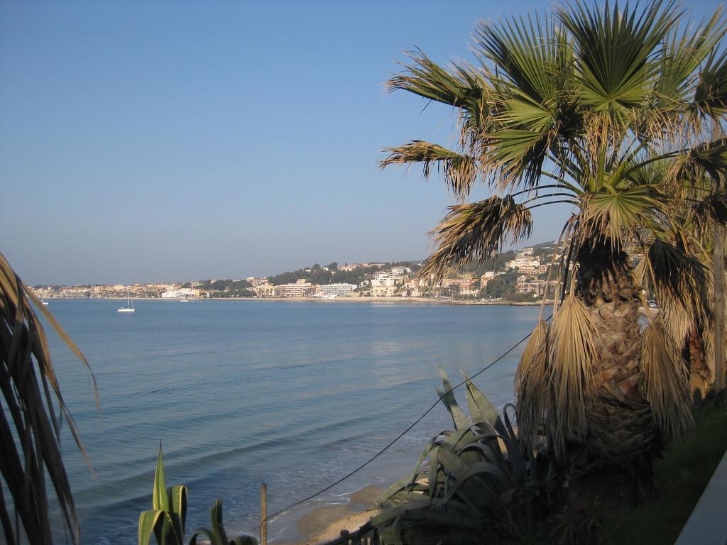 50M Plage T2 Grande Terrasse Vue Mer Climatise Piscine Chauffee, Parking Clos Gratuit Sanary-sur-Mer Exterior photo